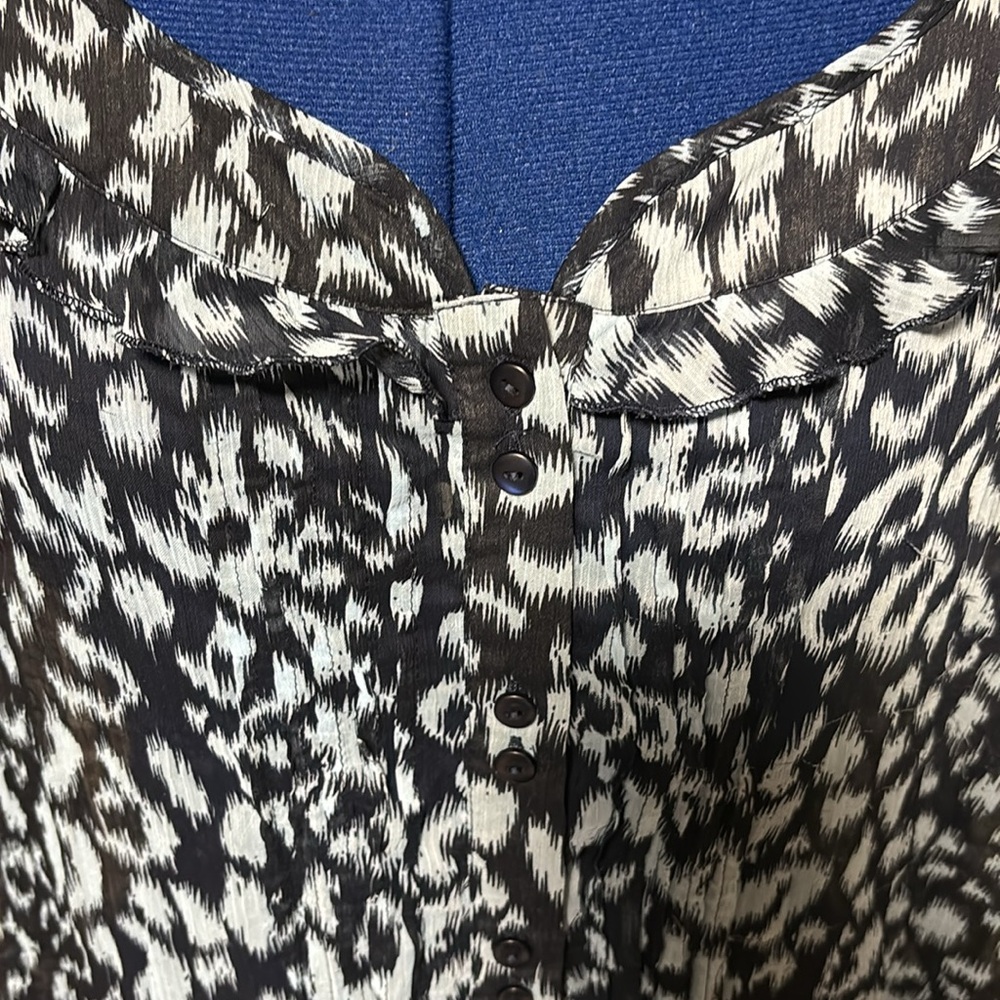Notations Sheer Pattern Top - Picture 3 of 8